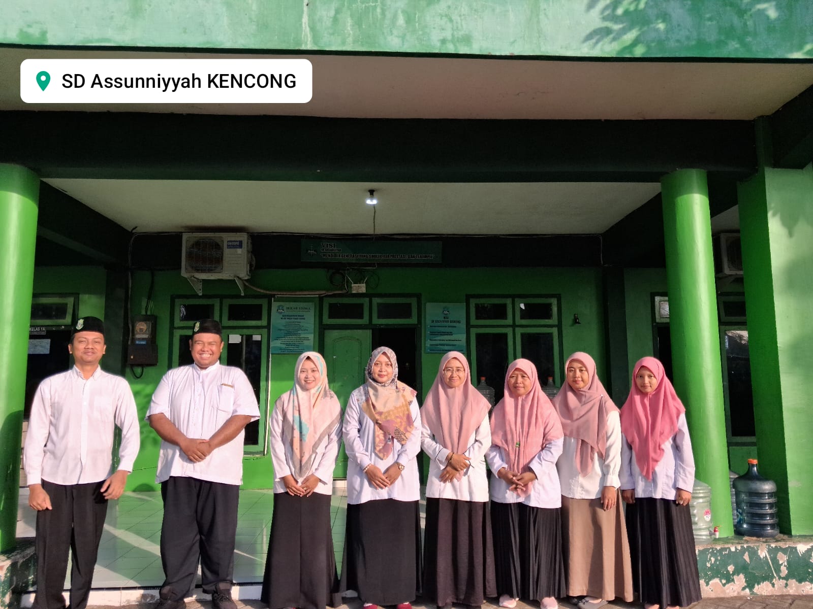 Tumbuhkan Karakter Santun, Guru SD Assunniyyah Sambut Kedatangan Siswa dengan Budaya 5S